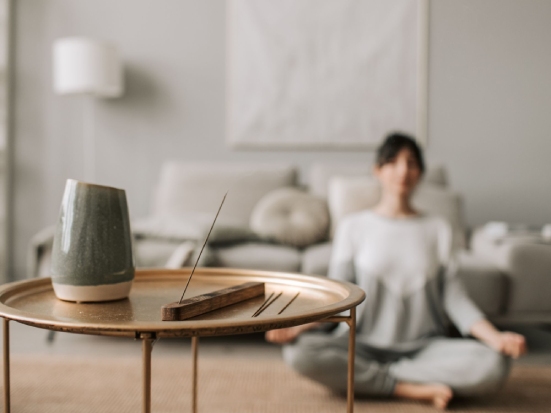 Incensi naturali e rilassamento: come influenzano l’ambiente